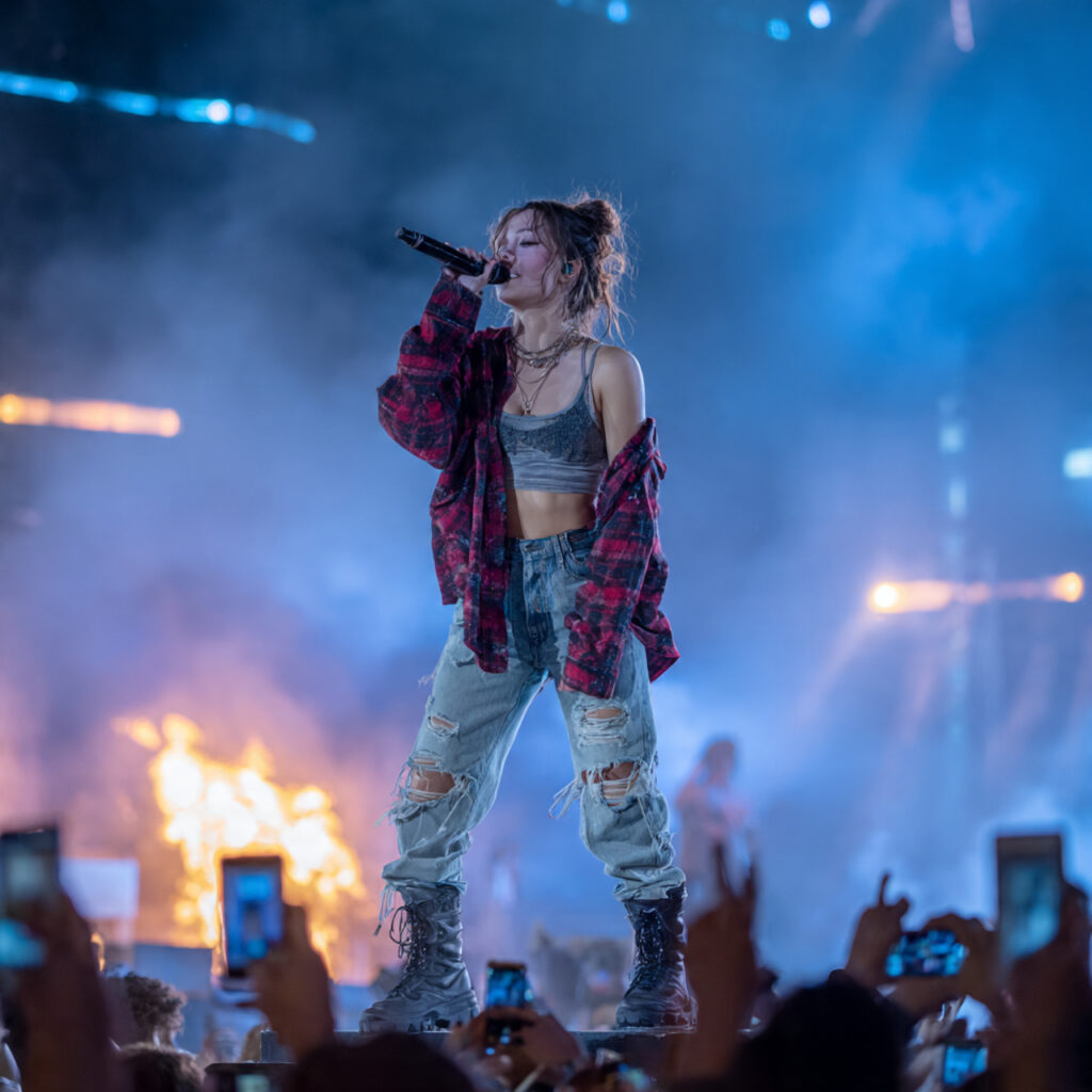 22 Best Rock Concert Outfit Looks for Maximum Impact 18 Oversized Flannel Rock Concert Outfit Looks